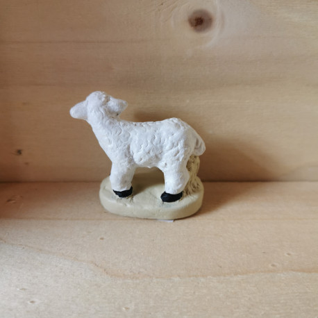 Mouton regardant